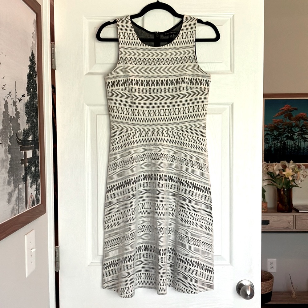 Ivory and gray patterned crew neck Banana Republic dress (size 4)
